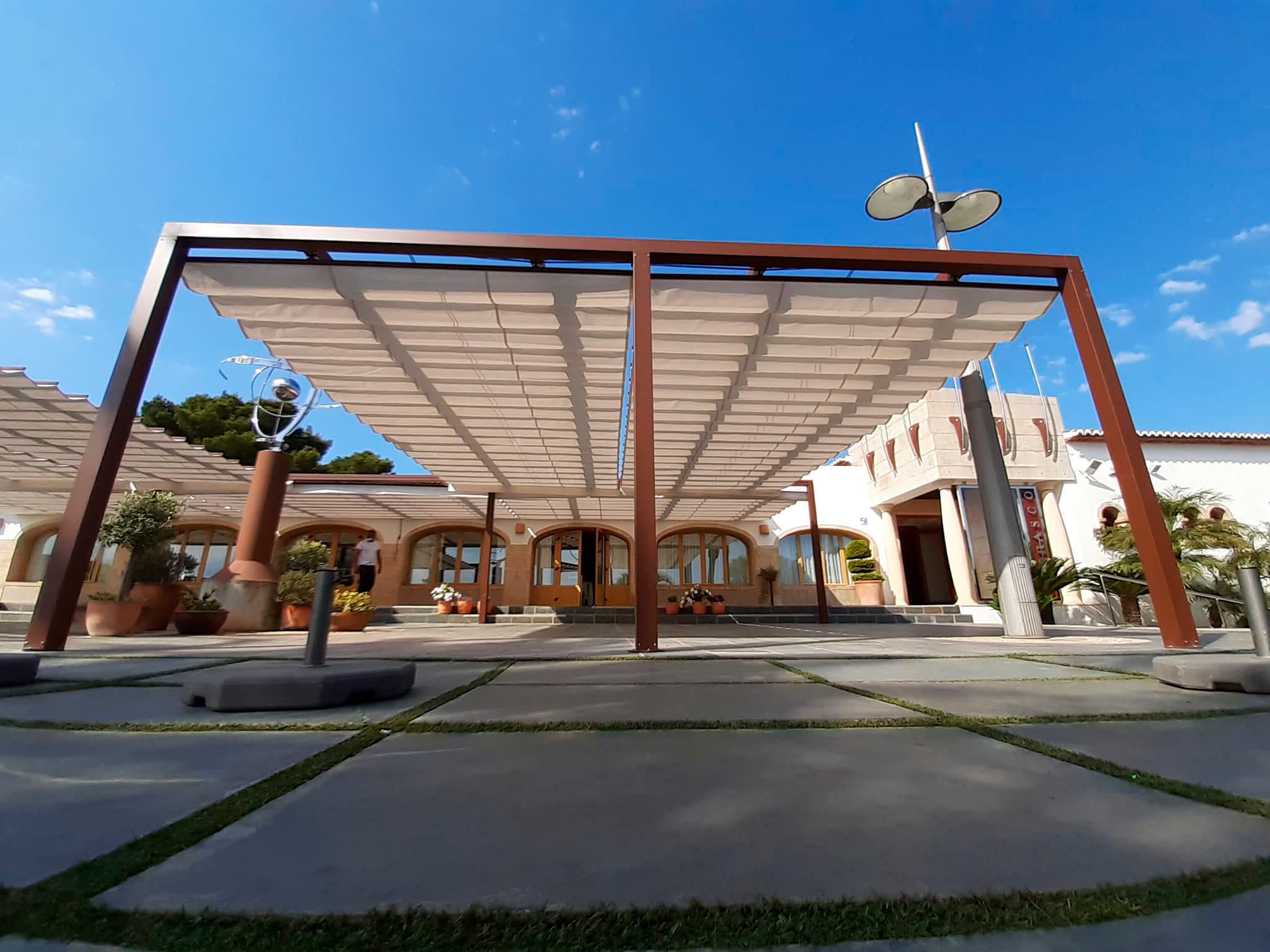 Pergola de exterior grande para un bar en Jávea